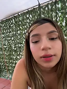 XXX chat uživo modela Issa_pink18