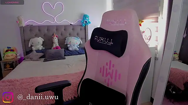 CuteDani_'s Live XXX Chat