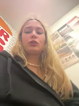 blonde_exe Adlı Modelin Canlı XXX Sohbeti