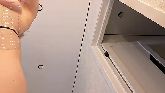 Bonnyfloweer - doggy teasing with my juicy ass + spanks