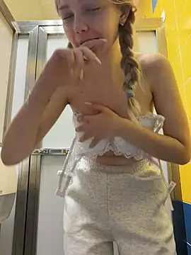 Elsawhere - take off top!! squeeze boobs in bra🤯🍒