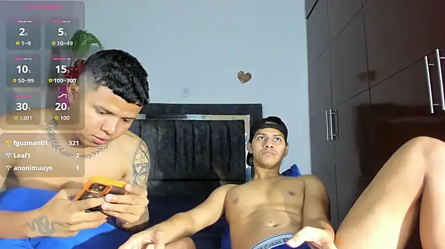 XXX chat uživo modela StevenSmith18