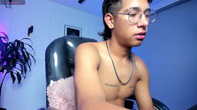 Harry04_ Live XXX Chat