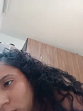Karii-R Adlı Modelin Canlı XXX Sohbeti