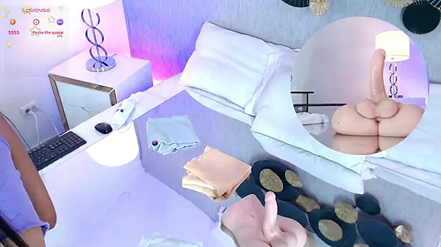 Laraa_jeean - 3 fingers in ass 👅🍑💦