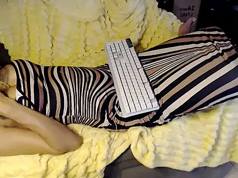 Trish_CurveCock Chat XXX in diretta