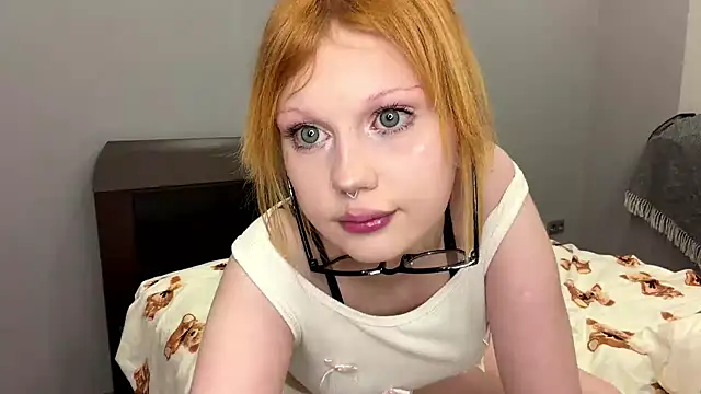 WondeerLucy - make a heart shape with boobs