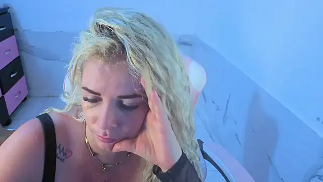HannaBrave XXX чат на живо