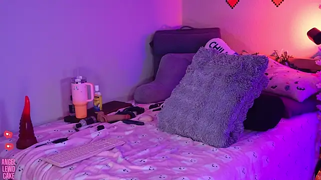 Chat XXX ao vivo de Angel-Lewd-Cake