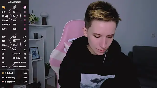 XXX chat uživo modela _Rein_ramm