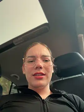 צ'אט XXX בשידור חי של NicoleCut