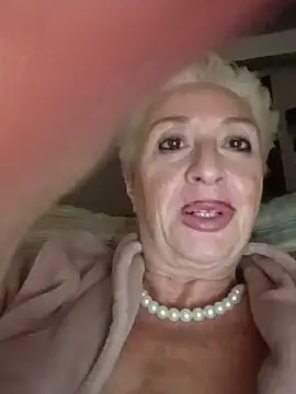 Živý XXX chat divinaerotica