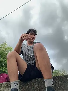 TonnyBottom live XXX chat