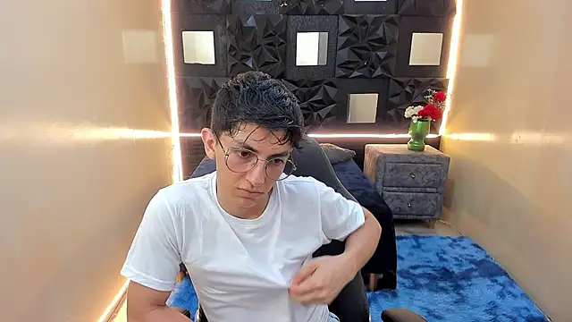 ElanGiraldo Chat XXX live