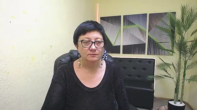 EmilyL0ve Live XXX-chat
