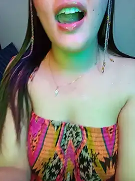 im_here- Adlı Modelin Canlı XXX Sohbeti