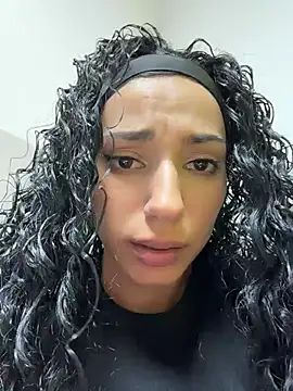 -_MiaQueen_-: διαδικτυακό σόου στην κάμερα