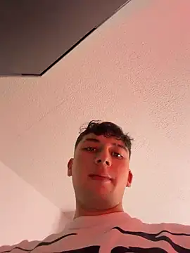 צ'אט XXX בשידור חי של OLIVER_K