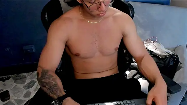 XXX chat uživo modela Axxel_Muscle