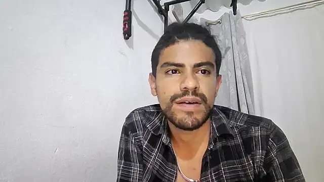 XXX chat uživo modela JBond007BBC