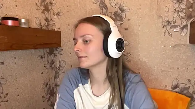 EmyMiu Adlı Modelin Canlı XXX Sohbeti