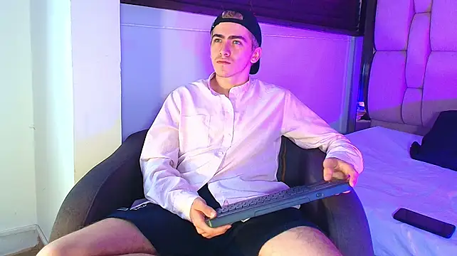 Chat +18 de Tyler_Mcrey ao vivo