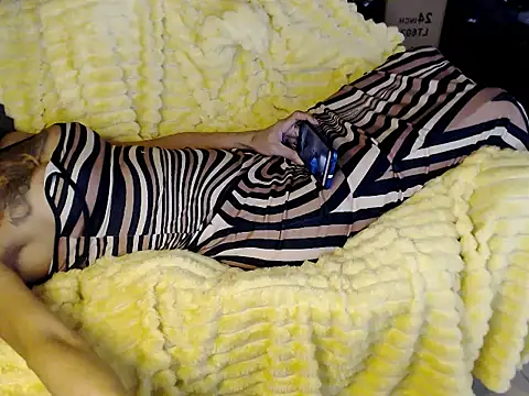 Chat +18 de Trish_CurveCock ao vivo