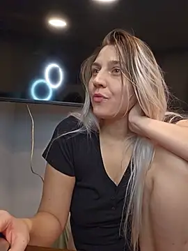 XXX chat uživo modela ScarletsWeb