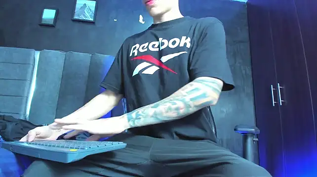 Živý XXX chat Enzo_Maserati
