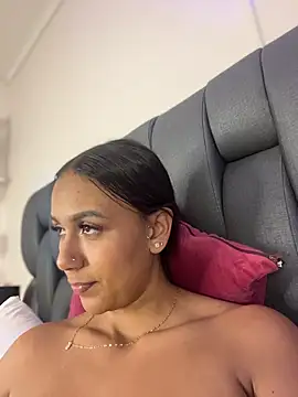 MiilaBlake - BUTTPLUG ON WITH DOMI VIBING IT