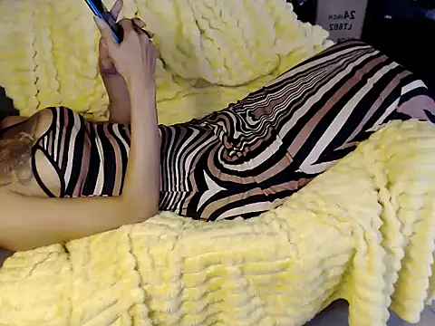 XXX chat uživo modela Trish_CurveCock