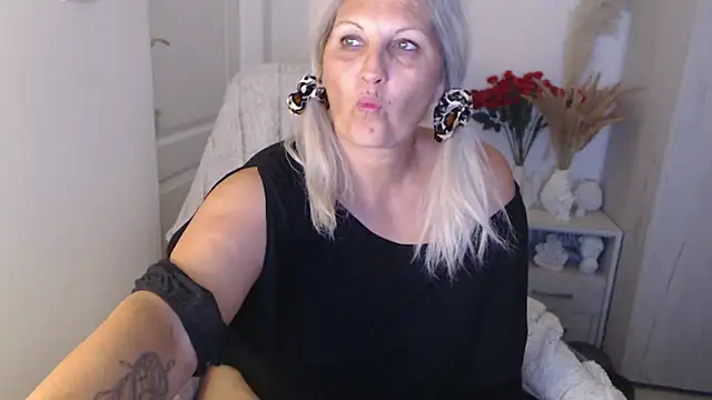 Živý XXX chat Divineblond
