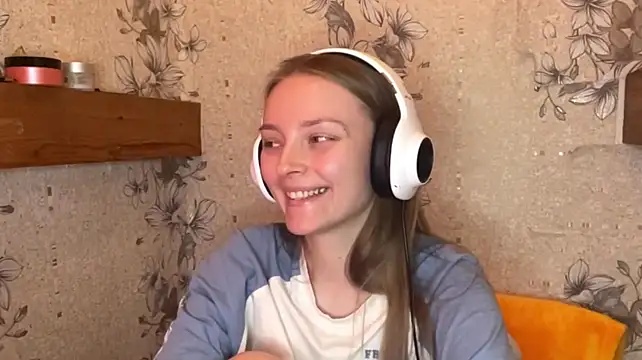EmyMiu - Squeeze cheeks