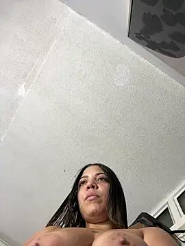 AdaPink_ Adlı Modelin Canlı XXX Sohbeti