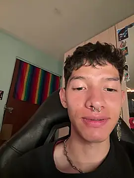 heyy_noah11 Adlı Modelin Canlı XXX Sohbeti