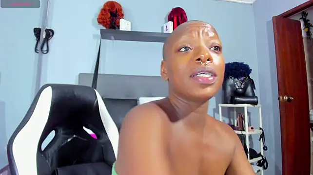 Coco_Kiss - fingers in pussy+plug anal