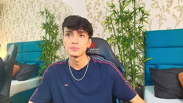 Lean_Portman Live XXX-Chat