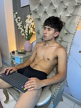 دردشة AndyJustgame_ الجنسية المباشرة