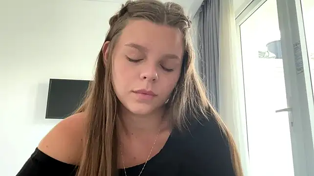 AmieLendor - 6min video fucking my pussy dildo in PM