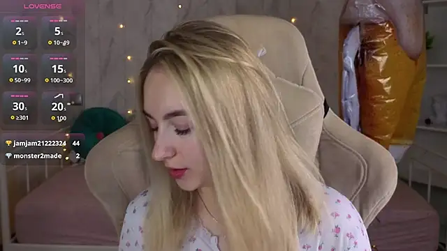 Shy_Polly Adlı Modelin Canlı XXX Sohbeti