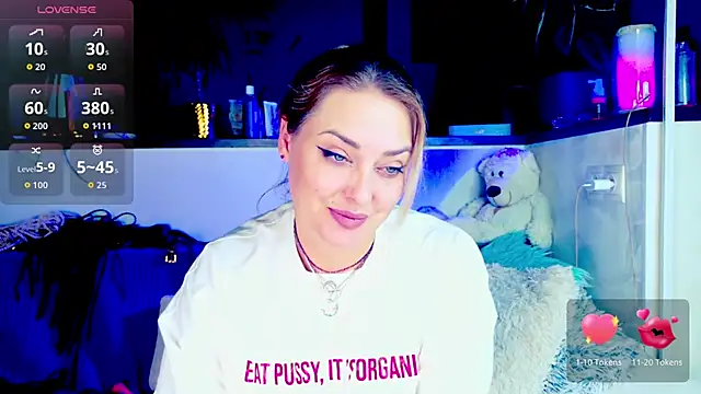 XXX chat uživo modela _JuliaSpace_