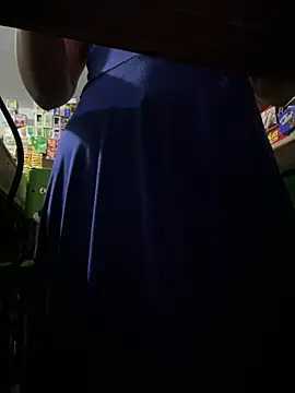 Lannabellx - Play with mi boobs in the market 🤫🍑