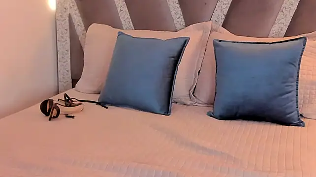 SoophieBlair_ - kiss me and let's make this night hotter