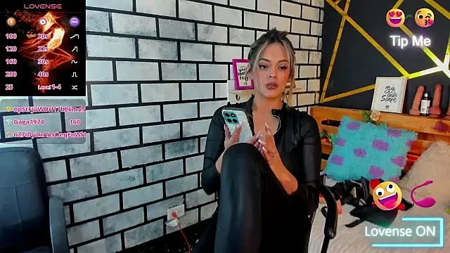 adrhiiana Chat XXX in diretta