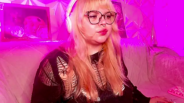 XXX chat uživo modela Satyn_doll