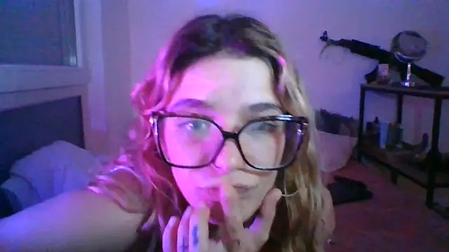 Chatroom XXX en direct de MissGoldieB
