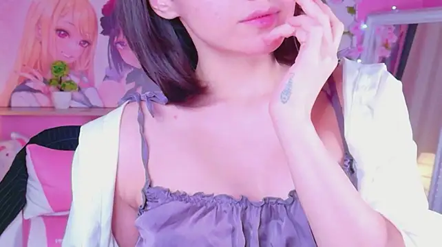 GentleMusee - eye contact + wink