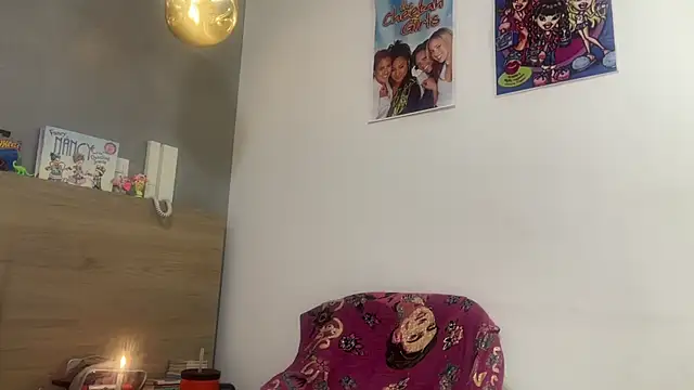 ChocolateCakeQueen Show in webcam