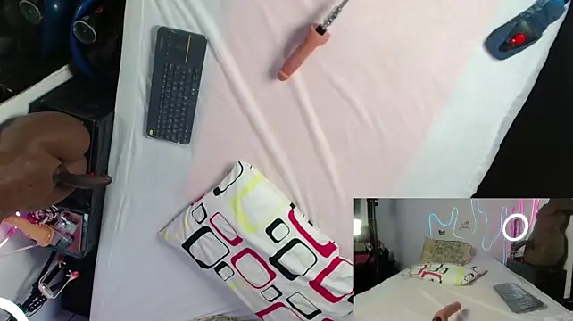 Chat +18 de SheraHadee ao vivo