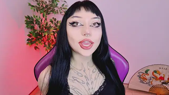 catipetite XXX чат на живо